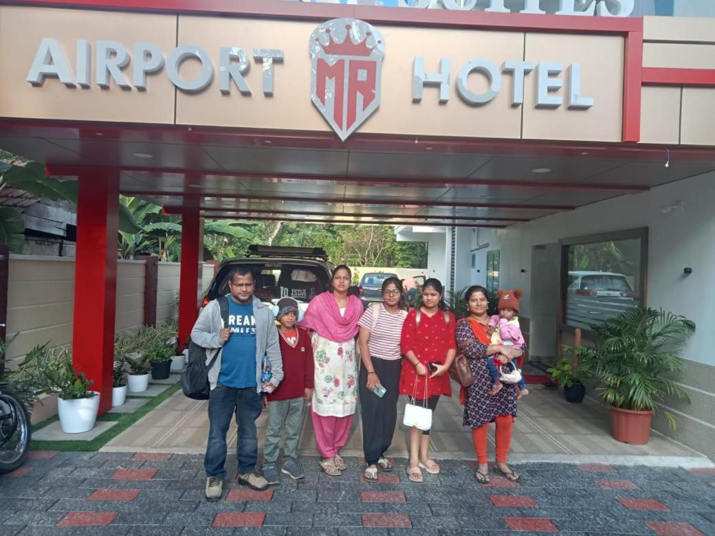 Marina Suites Airport Hotel Kochi Exterior foto