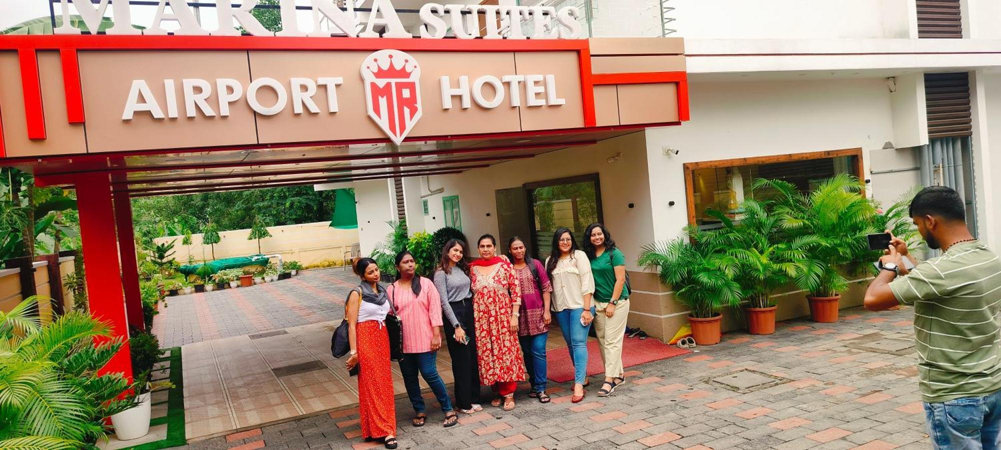 Marina Suites Airport Hotel Kochi Exterior foto