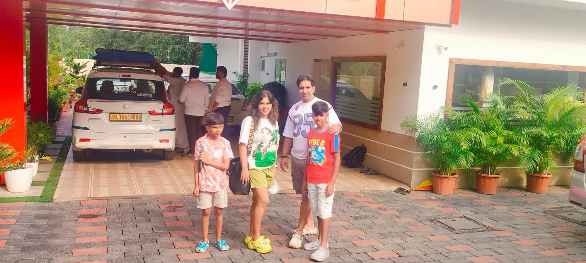Marina Suites Airport Hotel Kochi Exterior foto