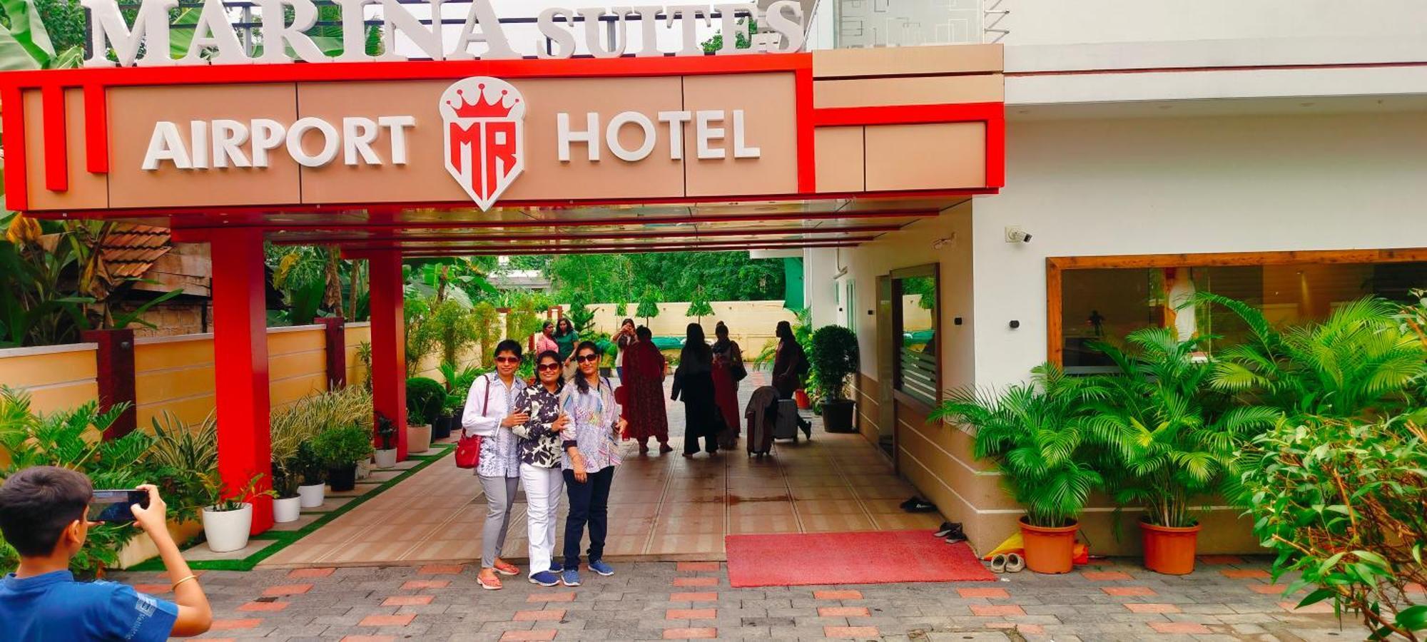 Marina Suites Airport Hotel Kochi Exterior foto