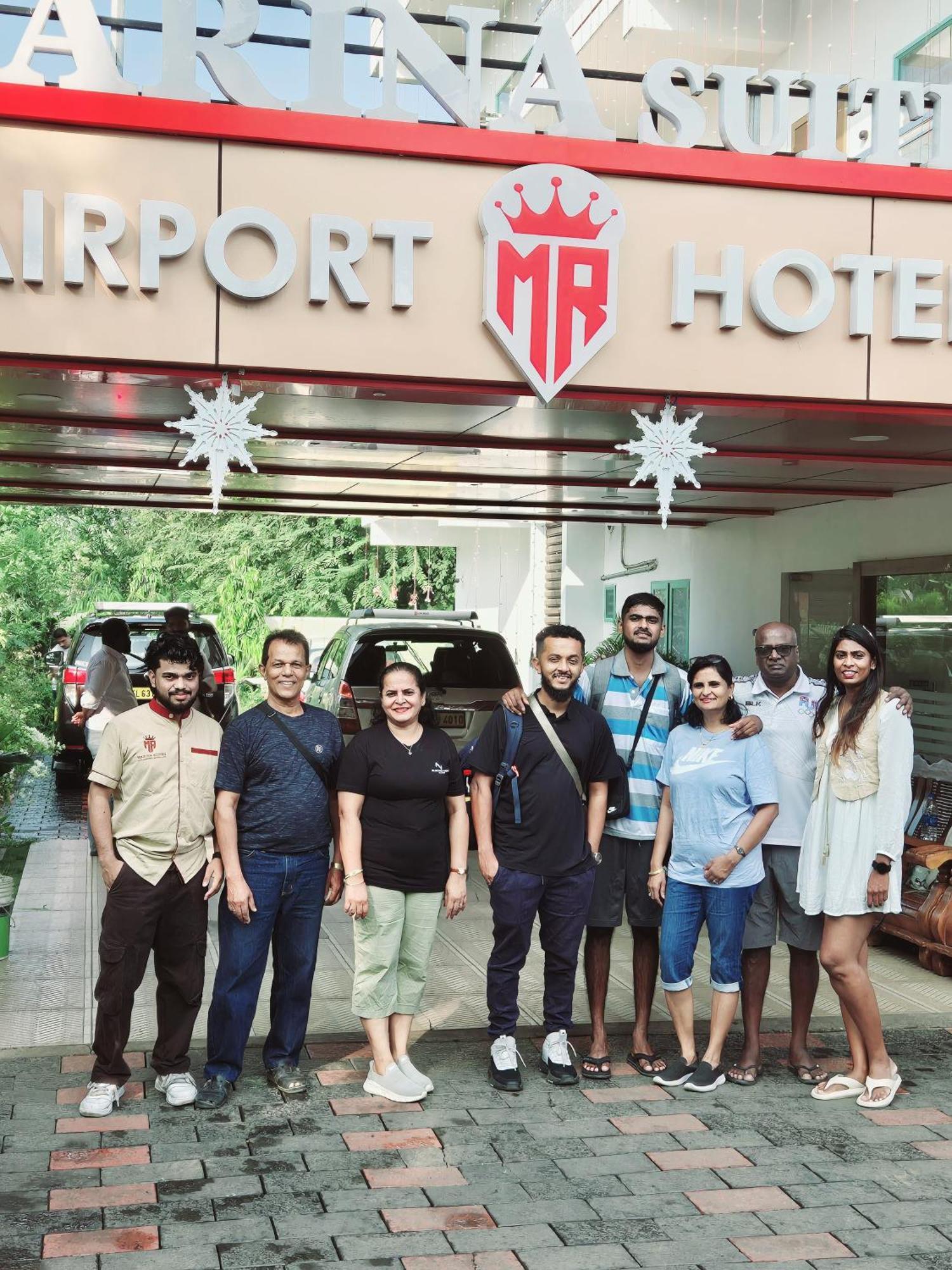 Marina Suites Airport Hotel Kochi Exterior foto